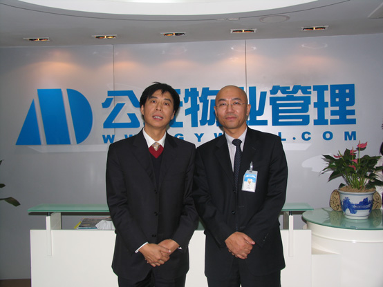 赵富林总编与朱江董事长亲切合影